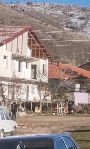 İki grup arasında silahlı kavga çıktı! 2 kişi öldü, 1 kişi yaralandı