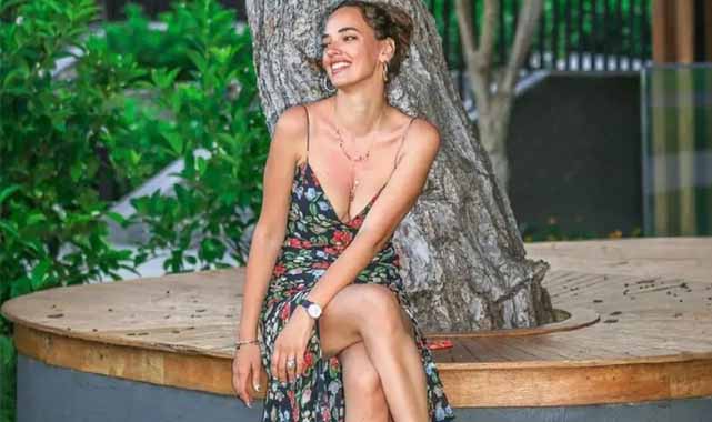 Seda Bakan'dan başörtülü paylaşım