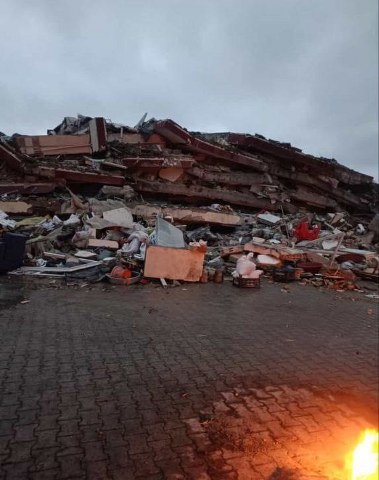 Gaziantep'te depremde yıkılan Güven ve Akar apartmanlarının müteahhitti serbest kaldı