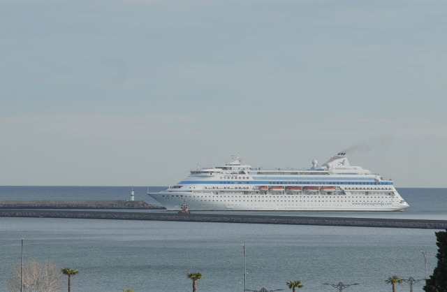 Samsun'a 2025'in ilk kruvaziyeri geldi binlerce Rus turist şehri geziyor