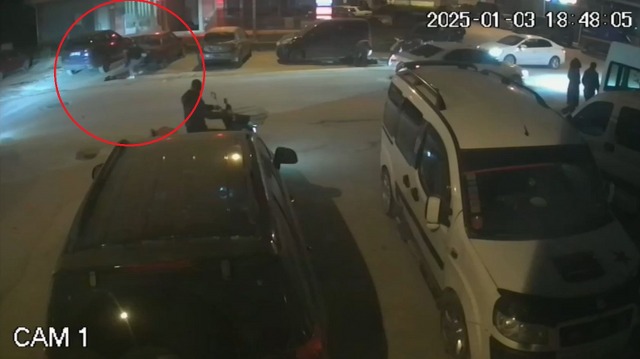 Arkadaşını bıçak öldürdü! Yardım etmeye çalıştıktan sonra kaçtı