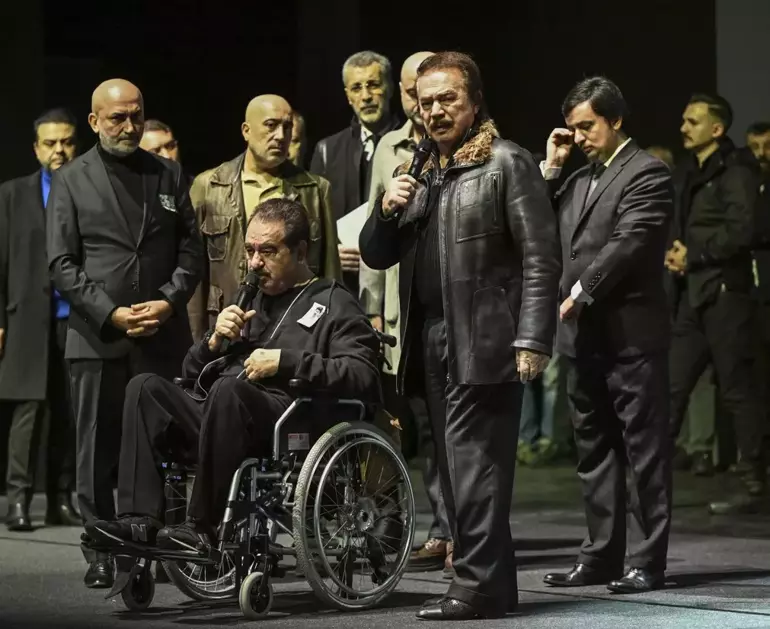 Ferdi Tayfur'un cenazesinde büyük kavga! Kızı ve yeğeni arasında gerilim