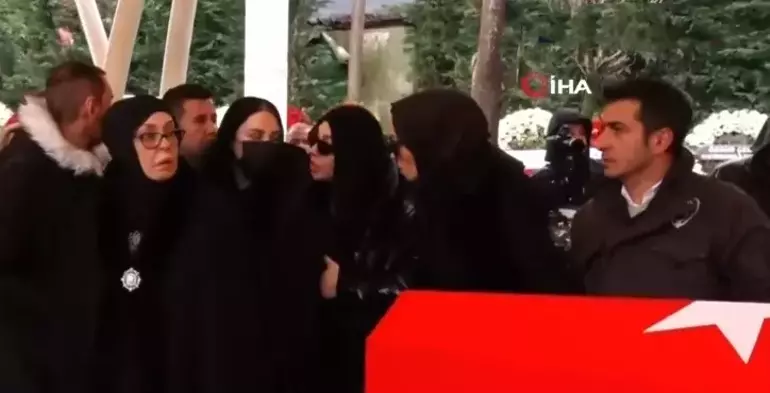 Ferdi Tayfur'un cenazesinde büyük kavga! Kızı ve yeğeni arasında gerilim