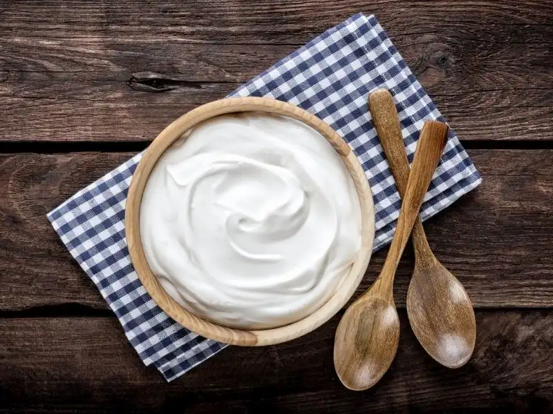 Yemeğe fazla tuz atanlara müjde! Usta isimlerin bu teknikleriyle kurtarabilirsiniz