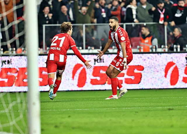 Samsunspor Holse'nin golleriyle Trabzonspor'u mağlup etti 