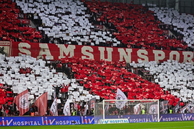 Karadeniz derbisinde Samsunspor taraftarı tribünleri doldurdu