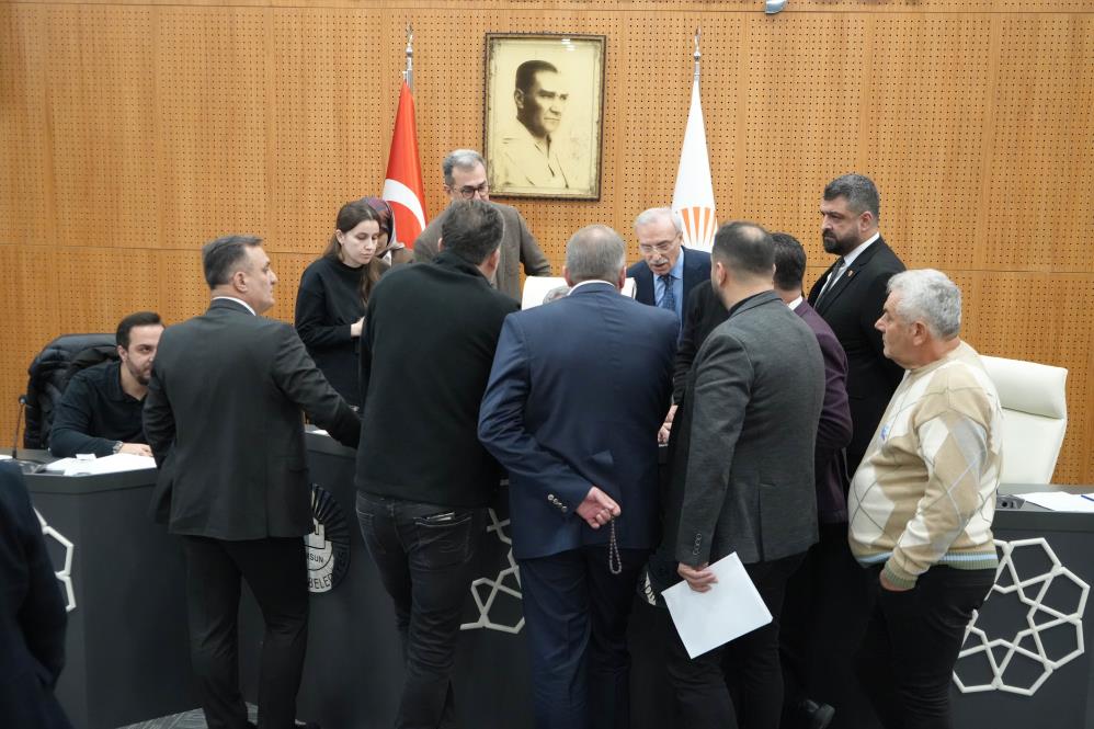 İhsan Kurnaz: Kimsenin ekmeği ile oynamadık