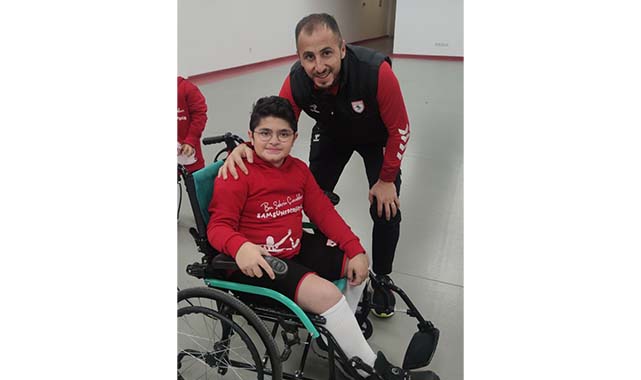 DMD hastası Doruk Efe’nin Samsunspor aşkı engel tanımıyor
