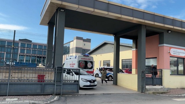 Lise öğrencileri okul bahçesinde kan akıttı! 1 öğrenci bıçaklandı