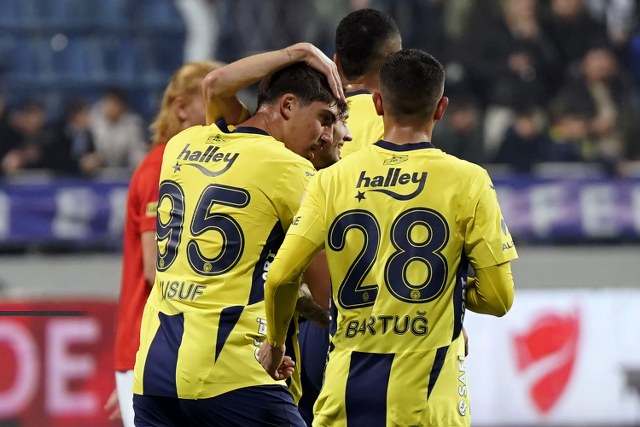 Fenerbahçe Ziraat Türkiye Kupası maçında Kasımpaşa'yı 3-0 mağlup etti