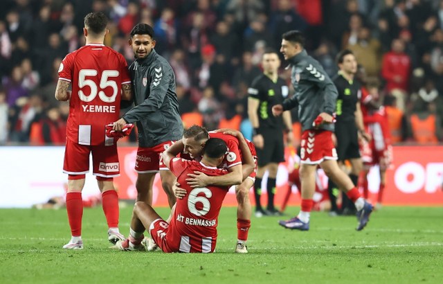 Samsunspor ve taraftara Trabzonspor maçı sonrası PFDK'dan ceza