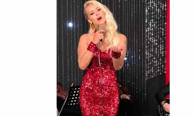 Şarkıcı Niran Ünsal sahneye hem geç hem alkollü çıktı!