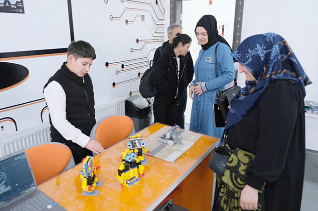 Canikli mucitler yeteneklerini sergiliyor