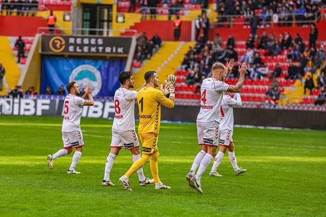 Samsunspor'da Drongelen yapay zekaya göre Süper Lig'in en iyi stoperleri listesine girdi