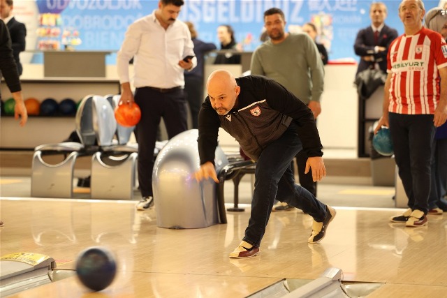 Samsun'da Çalışan Gazeteciler Günü Bowling Turnuvası'nı gazeteci Sedat Öksüzoğlu kazandı