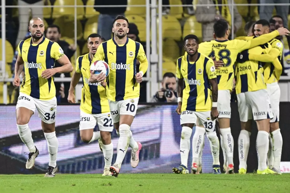 Fenerbahçe'nin Konyaspor maçı kadrosu açıklandı! Sarı-lacivertlilerde 5 yıldız kadro dışı