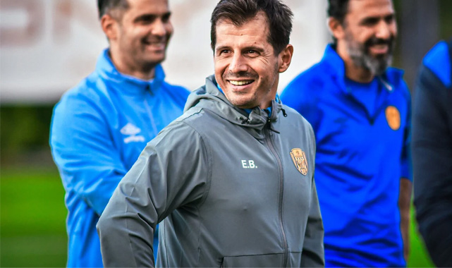 Antalyaspor Bülent Uygun ve Emre Belözoğlu ile görüşmelere başladı