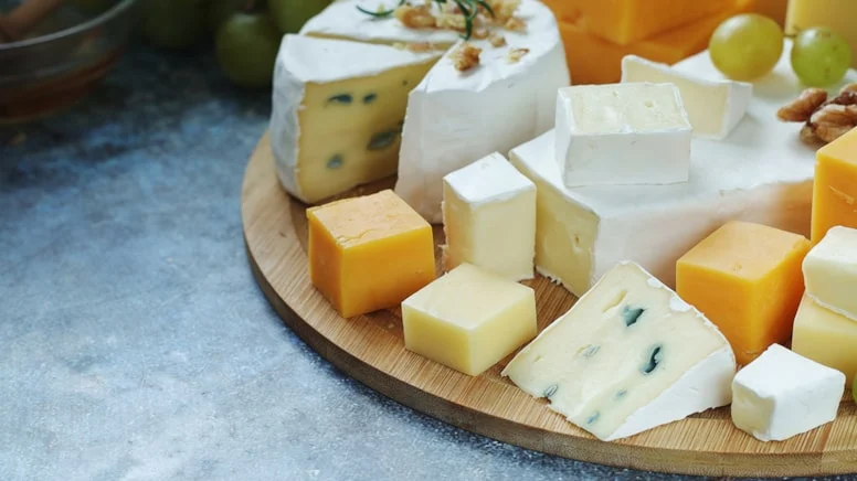 Ünlü peynir devinin ürünlerinde bakteri tespit edildi: Raflardan apar topar toplatılıyor!