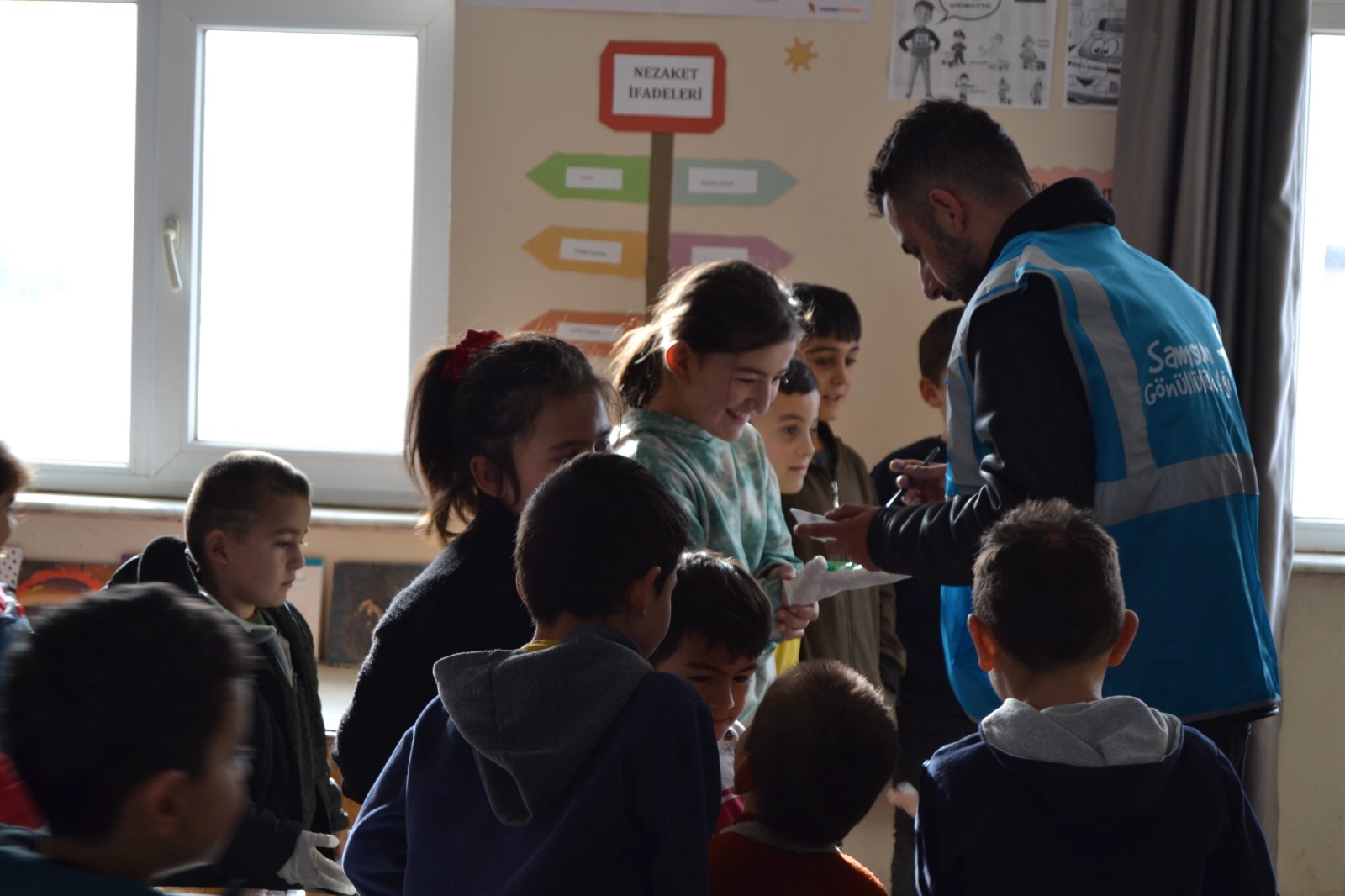 Samsun Gönüllülük Ağı Derneği, Büyükkırık İlkokulu’nda eğitim desteği ve çocuklara moral 