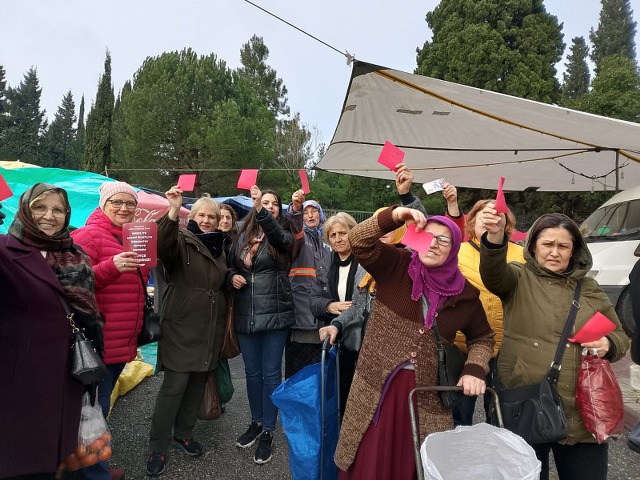 CHP'li kadınlardan iktidara Samsun'da kırmızı kart