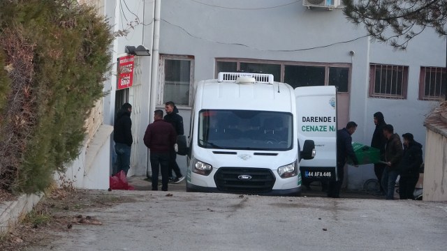 Yaşlı kadın akrabası tarafından bıçaklanarak öldürüldü