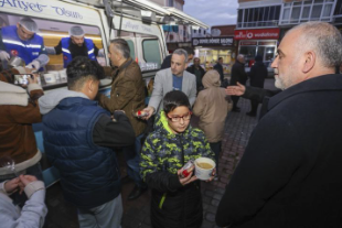 Canik Belediye Başkanı Sandıkçı’dan gönüllere dokunan çorba ikramı