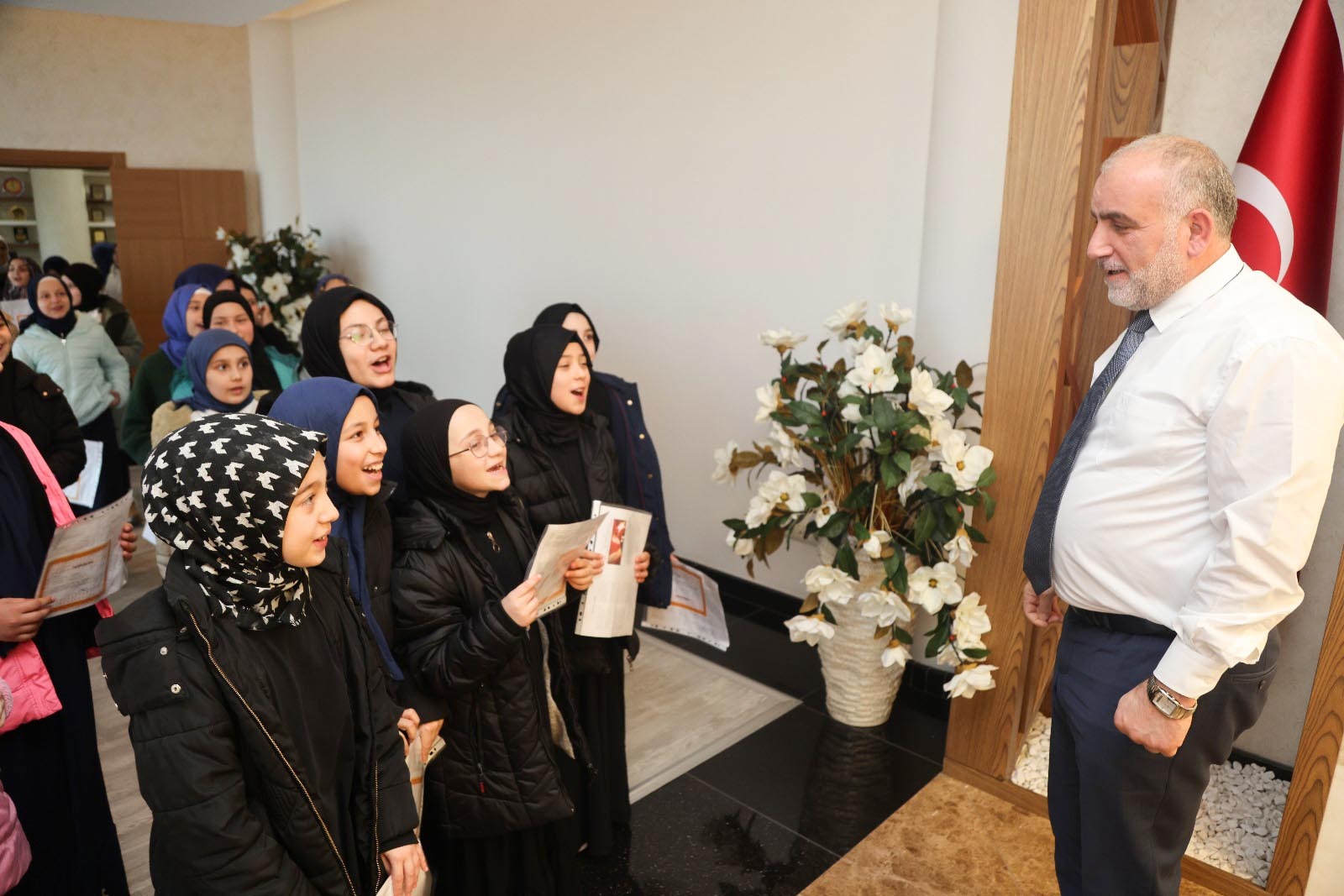 Canik Belediye Başkanı İbrahim Sandıkçı’dan öğrencilere karne hediyesi