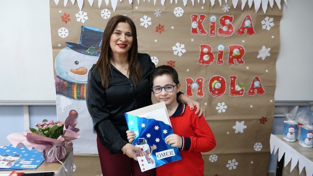 Samsun'da ikiz öğrencilerin karne heyecanı