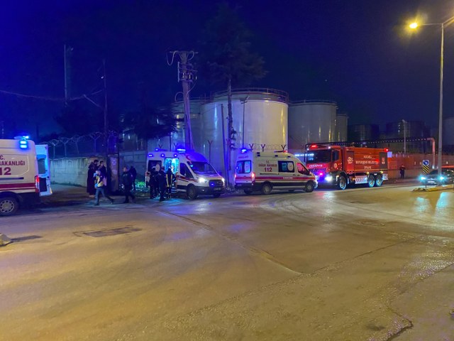 Petrol dolum tesisinde korkutan yangın! 4 işçi yaralandı