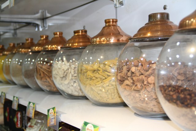 Samsun Çarşamba'da vatandaşlar hastalıklara karşı soluğu aktarlarda aldı