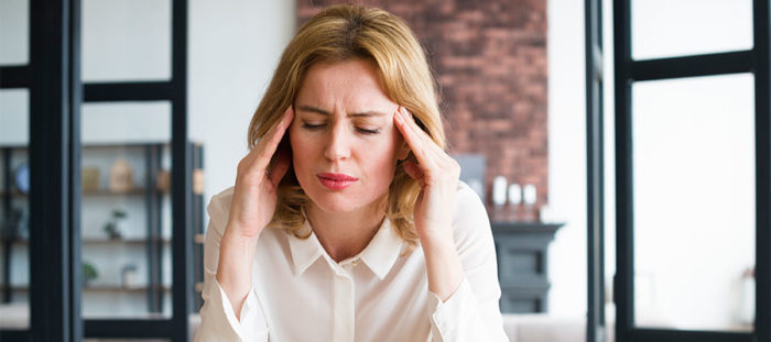 Şiddetli baş ağrıları tehlikeli bir hastalığın işareti olabilir! Ağrıları kesen 10 pratik yöntem!