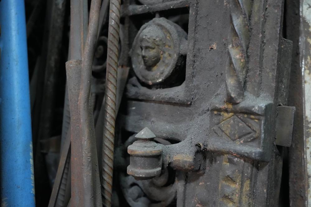 Samsun'da papazlar bu kapının peşinde