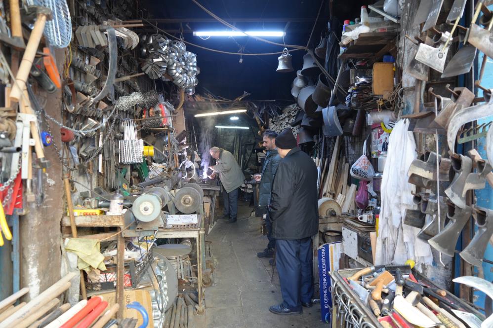 Samsun'da papazlar bu kapının peşinde