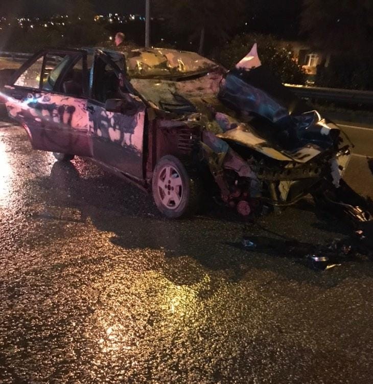 Samsun'da feci kaza: Otomobil tır'a arkadan çarptı, 1'i ağır 3 yaralı