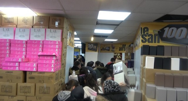 Ne alırsan 100 lira kampanyası vatandaşları birbirine düşürdü