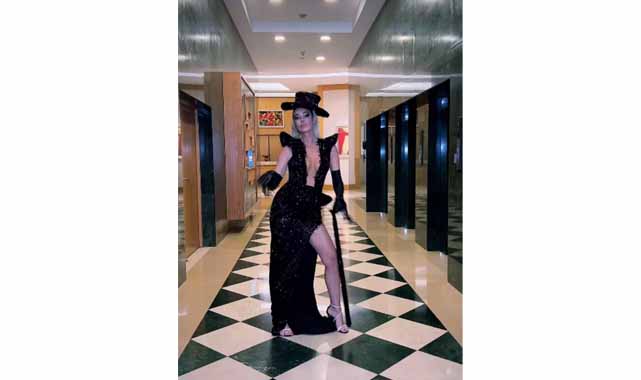 Petek Dinçöz'e dekolte tepkisi! "Yas tutuyoruz"