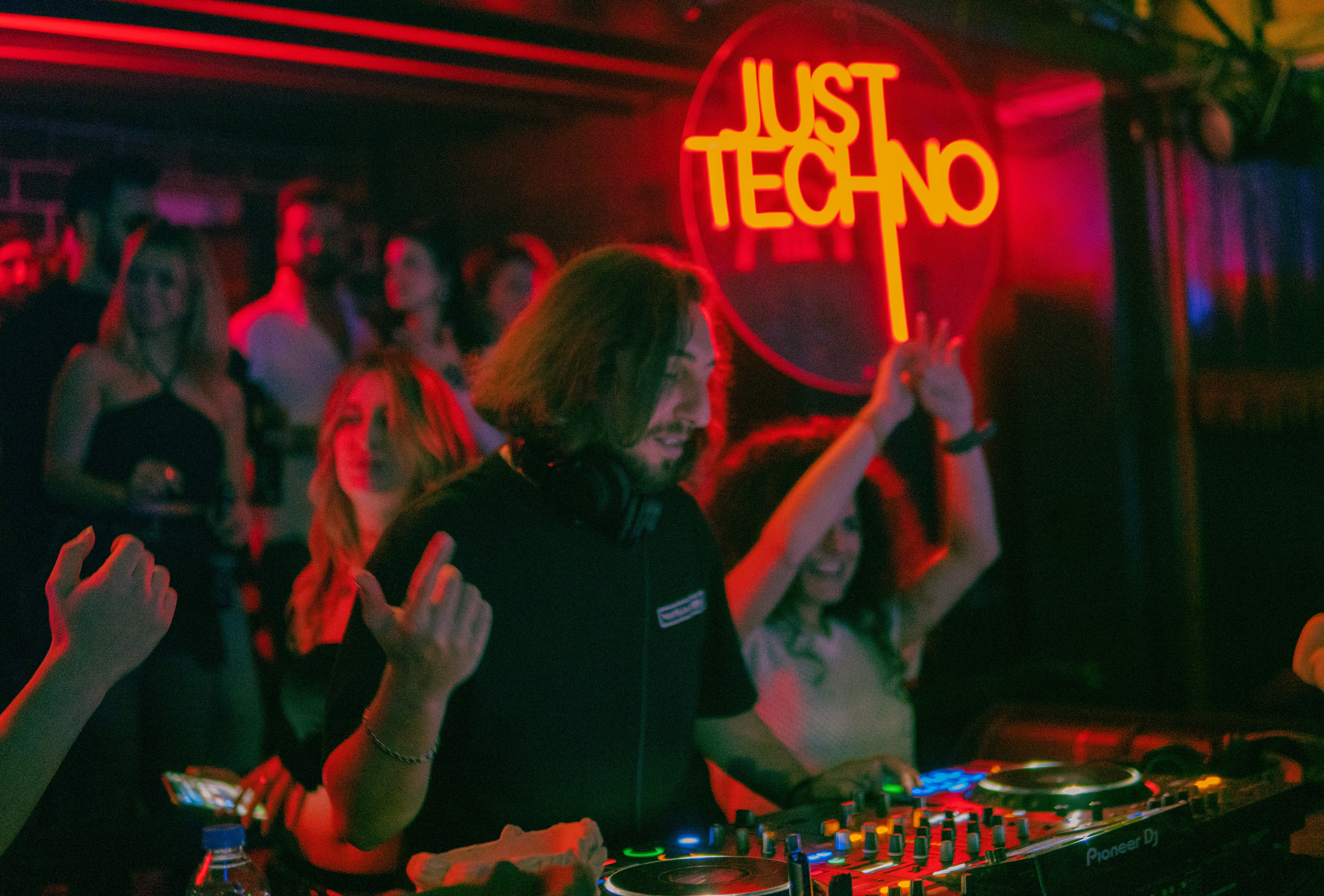 Wavejackers'ın (Kamil Al) yeni teklisi ! Trippin Love tüm platformlarda