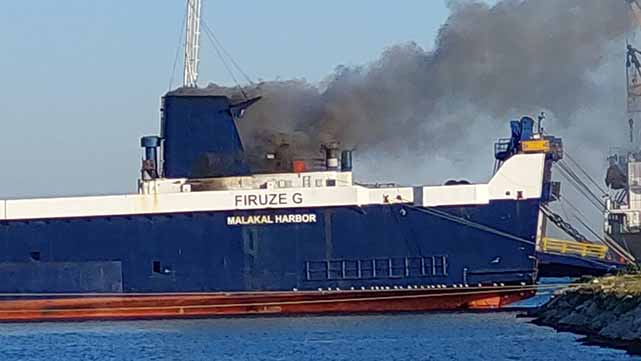 Samsun Limanı'nda Fıruze G isimli gemide yangın çıktı!