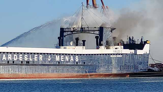 Samsun Limanı'nda Fıruze G isimli gemide yangın çıktı!