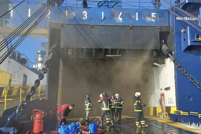 Samsun’da gemi yangını 2 saatte söndürüldü