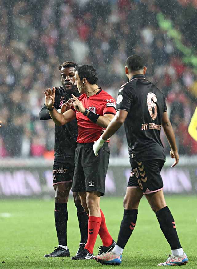 Samsunspor'da 5 oyuncu cezalı duruma düştü