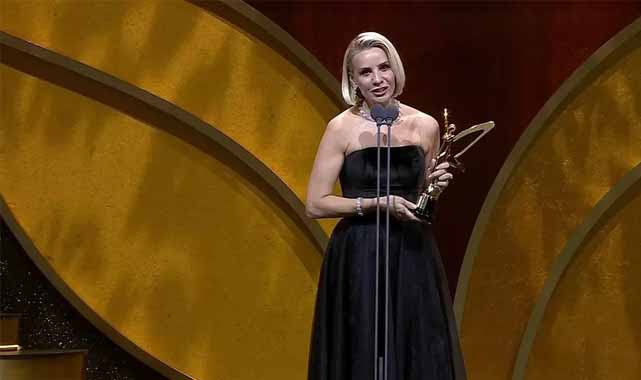 Müge Anlı'ya laf soktuğu iddia edilen Esra Erol ödül konuşmasına açıklık getirdi