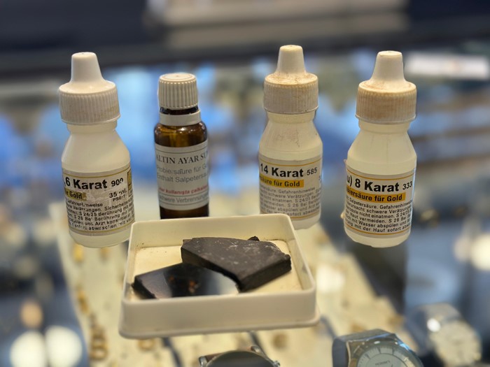 Sahte altını bu taş sayesinde anlıyorlar!