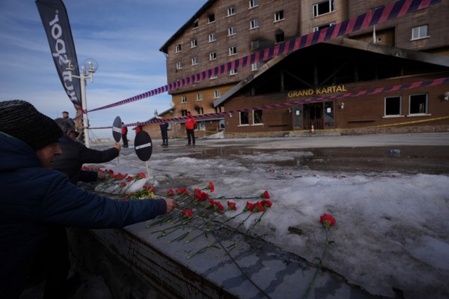 Otel faciasında hayatını kaybedenler unutulmadı