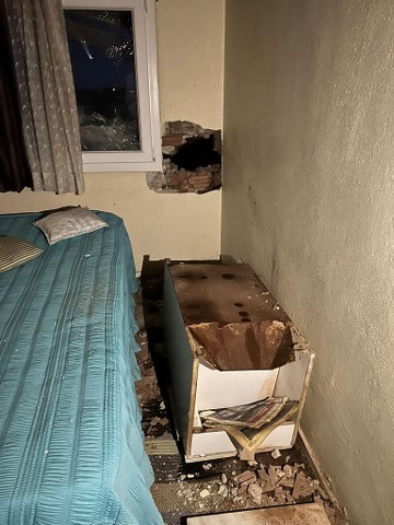 Eve düşen yıldırım korkuttu