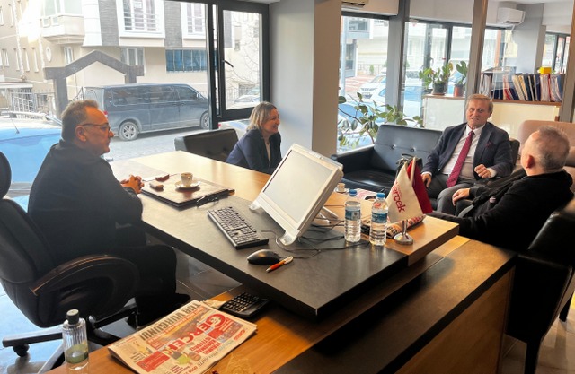 Anahtar Parti Genel Sekreteri Nihal Ağca ve Kurucular Kurulu Üyesi Sezgin Gümüş'ten Gerçek Medya'ya ziyaret