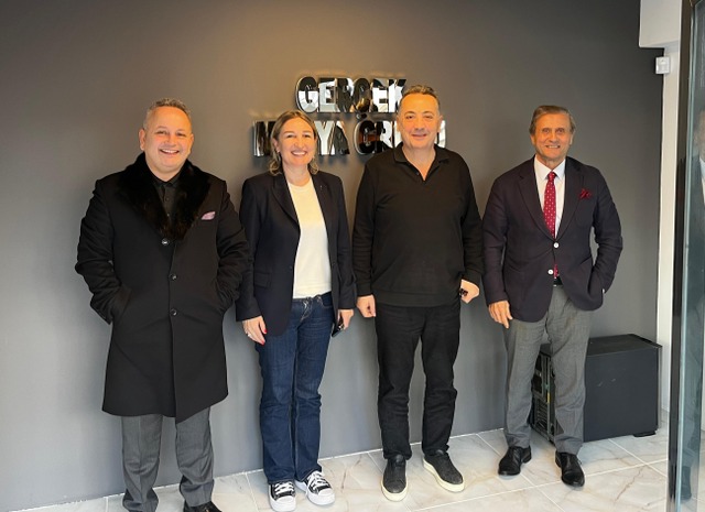 Anahtar Parti Genel Sekreteri Nihal Ağca ve Kurucular Kurulu Üyesi Sezgin Gümüş'ten Gerçek Medya'ya ziyaret