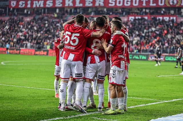 Samsunspor adım adım Avrupa kupalarına doğru ilerliyor