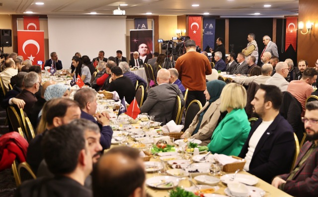 Yavuz Ağıralioğlu Samsun'da konuştu : 'Geçmişe ve hükümete düşman gibi değil, aynaya bakar gibi bakıyoruz'