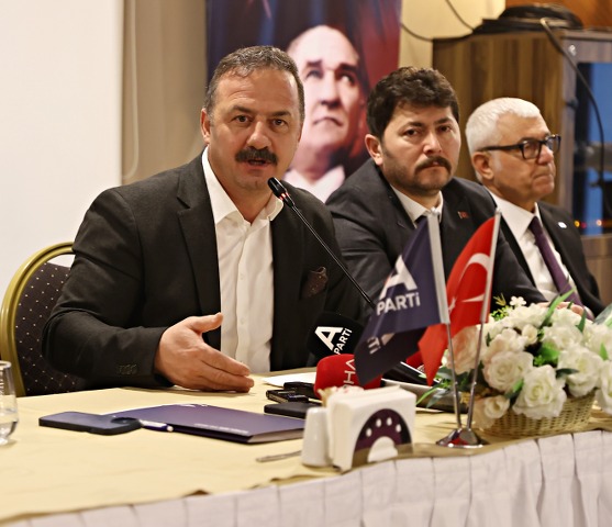 Yavuz Ağıralioğlu Samsun'da konuştu : 'Geçmişe ve hükümete düşman gibi değil, aynaya bakar gibi bakıyoruz'